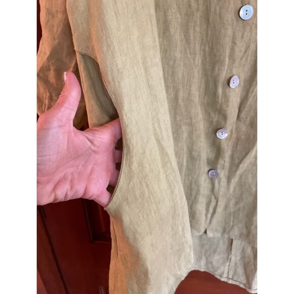 BACI LINEN asymmetrical, bottom, convertible sleeve button down jacket - Picture 5 of 6